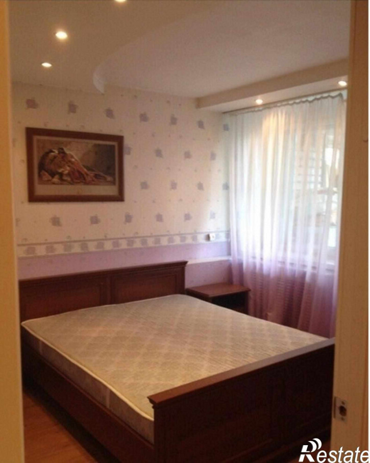 3-комн квартира Почаевская ул, 3