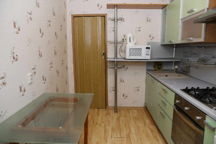 3-комн квартира Нефтяников ул, 9