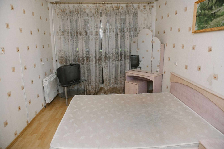 3-комн квартира Нефтяников ул, 9