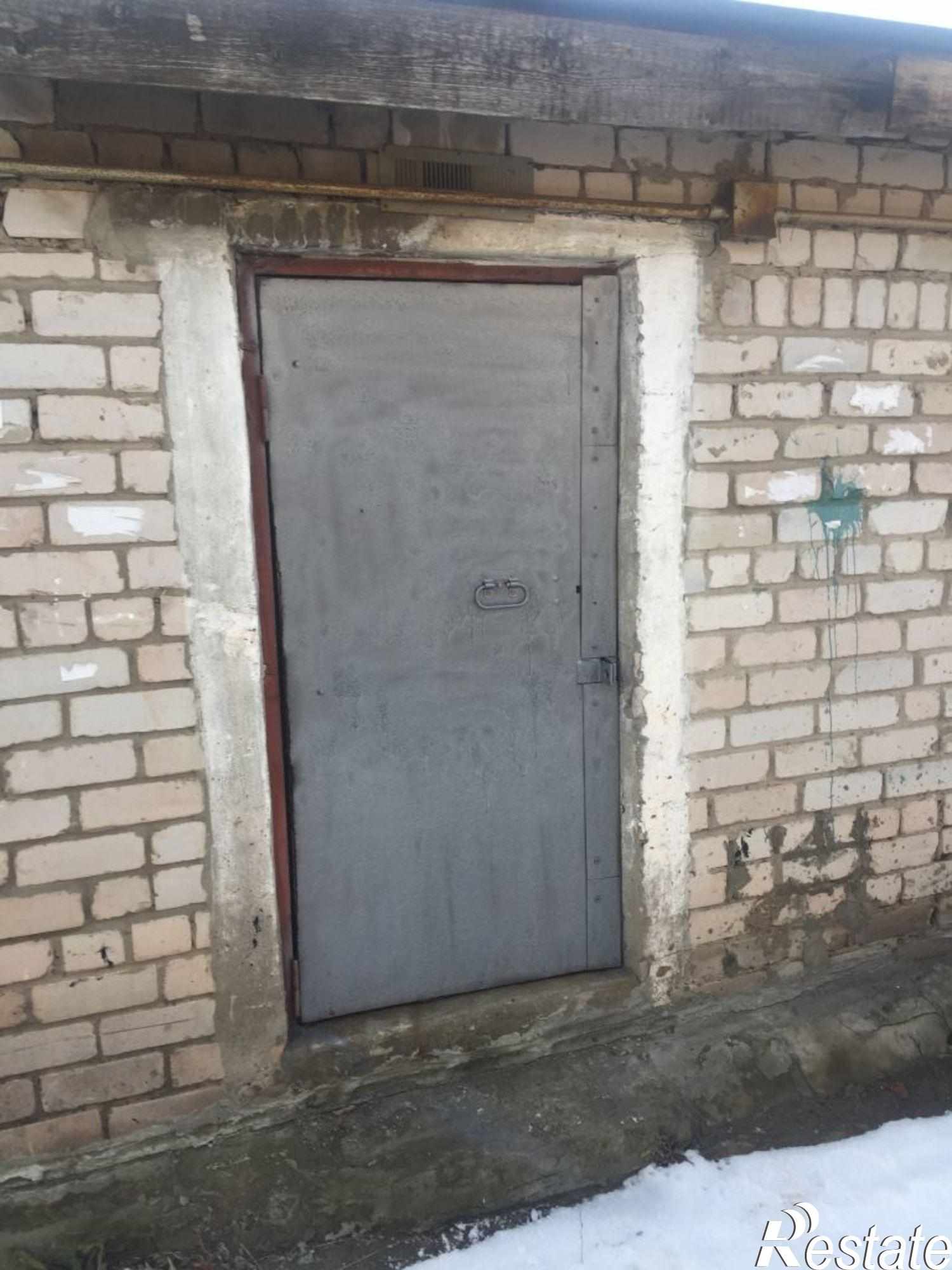 Купить гараж, место в паркинге за 85 000 рублей на Шинников ул, 8