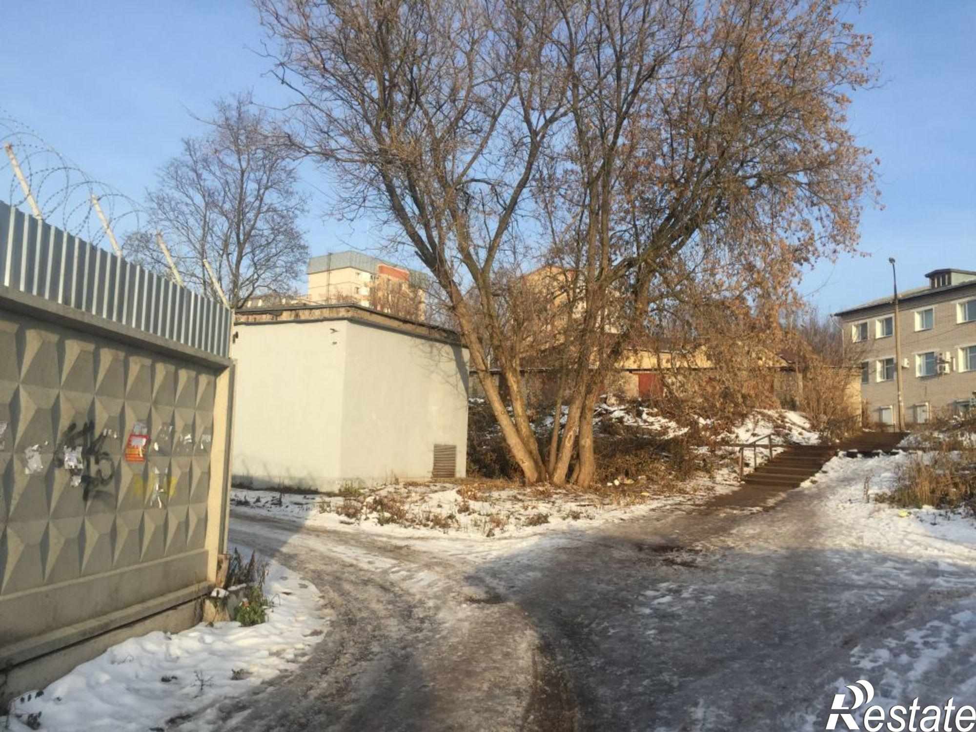 Купить гараж, место в паркинге за 85 000 рублей на Шинников ул, 8