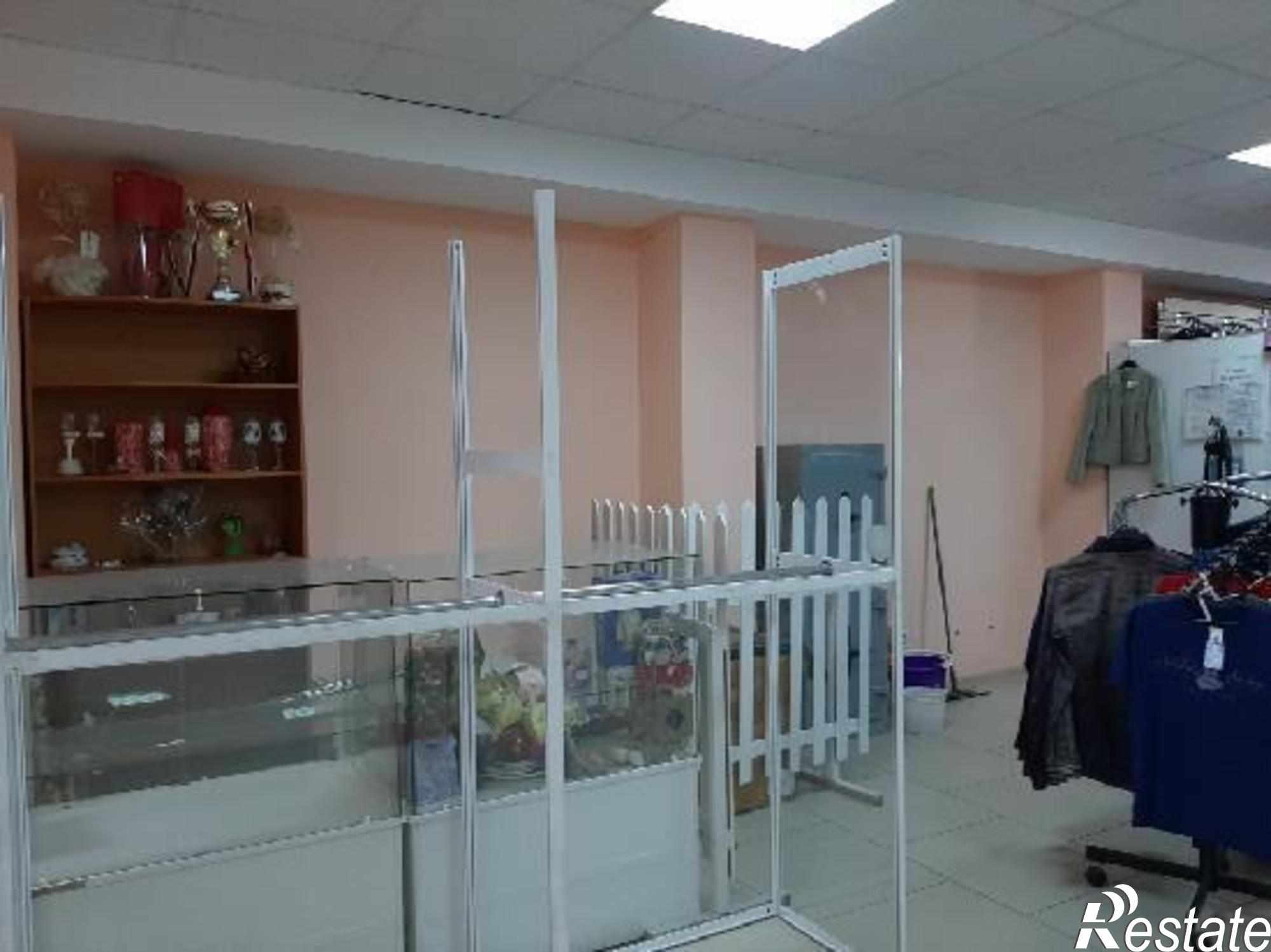 Сдать торговое помещение за 60 000 рублей на 70 лет Октября, 26