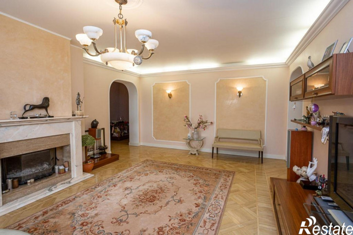 5-комн квартира Сержанта Колоскова ул, 2а