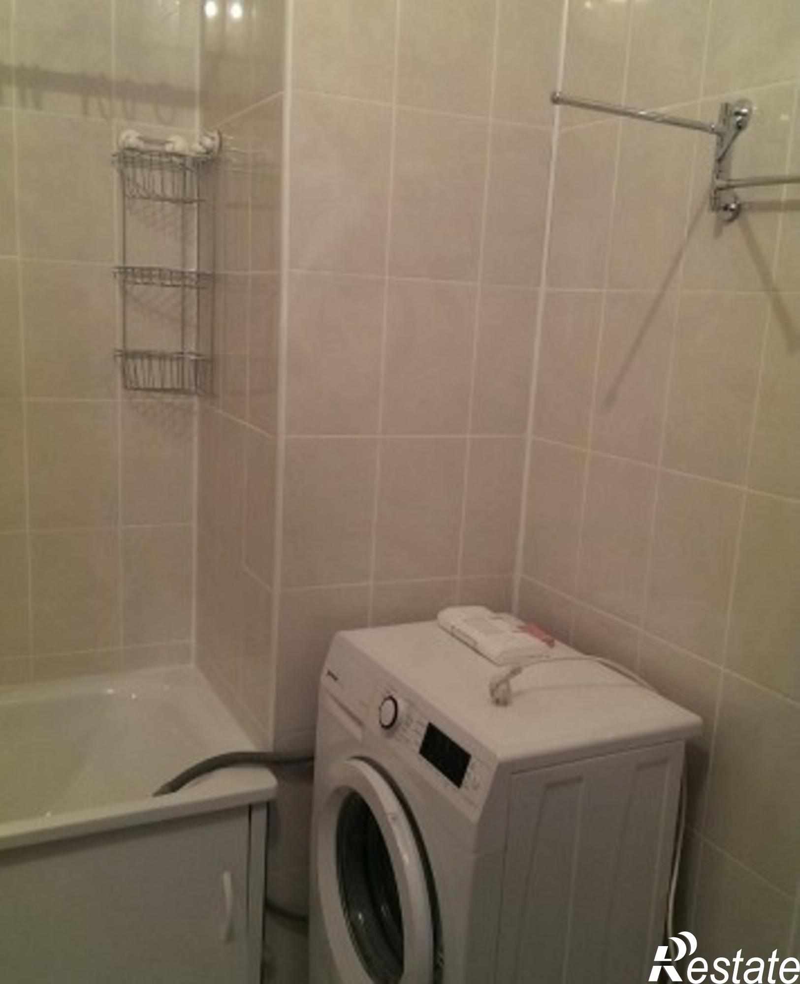 Сдать квартиру за 18 000 рублей на Крайнова ул, 4