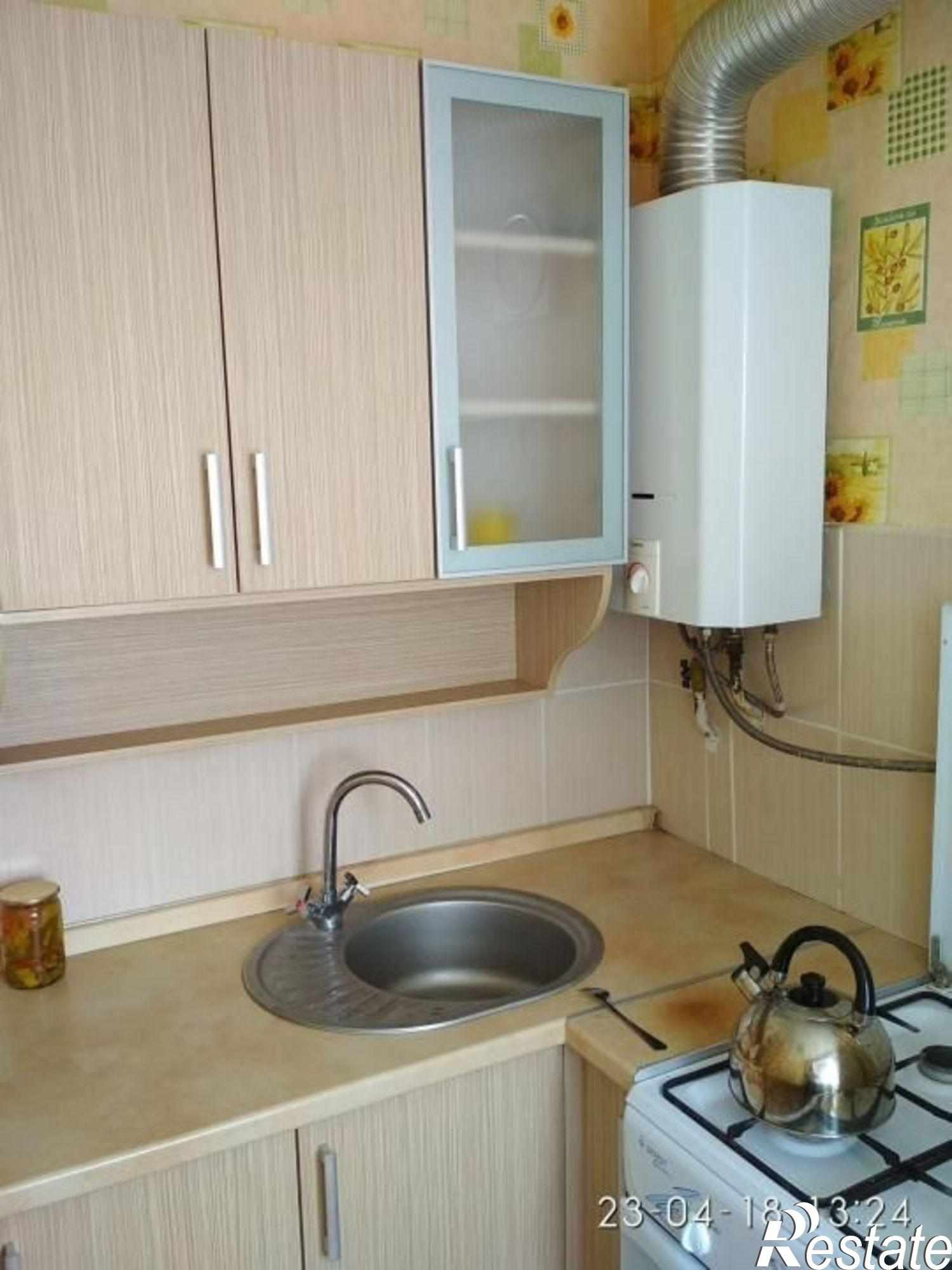 Сдать квартиру за 12 000 рублей на Крайнова ул, 12