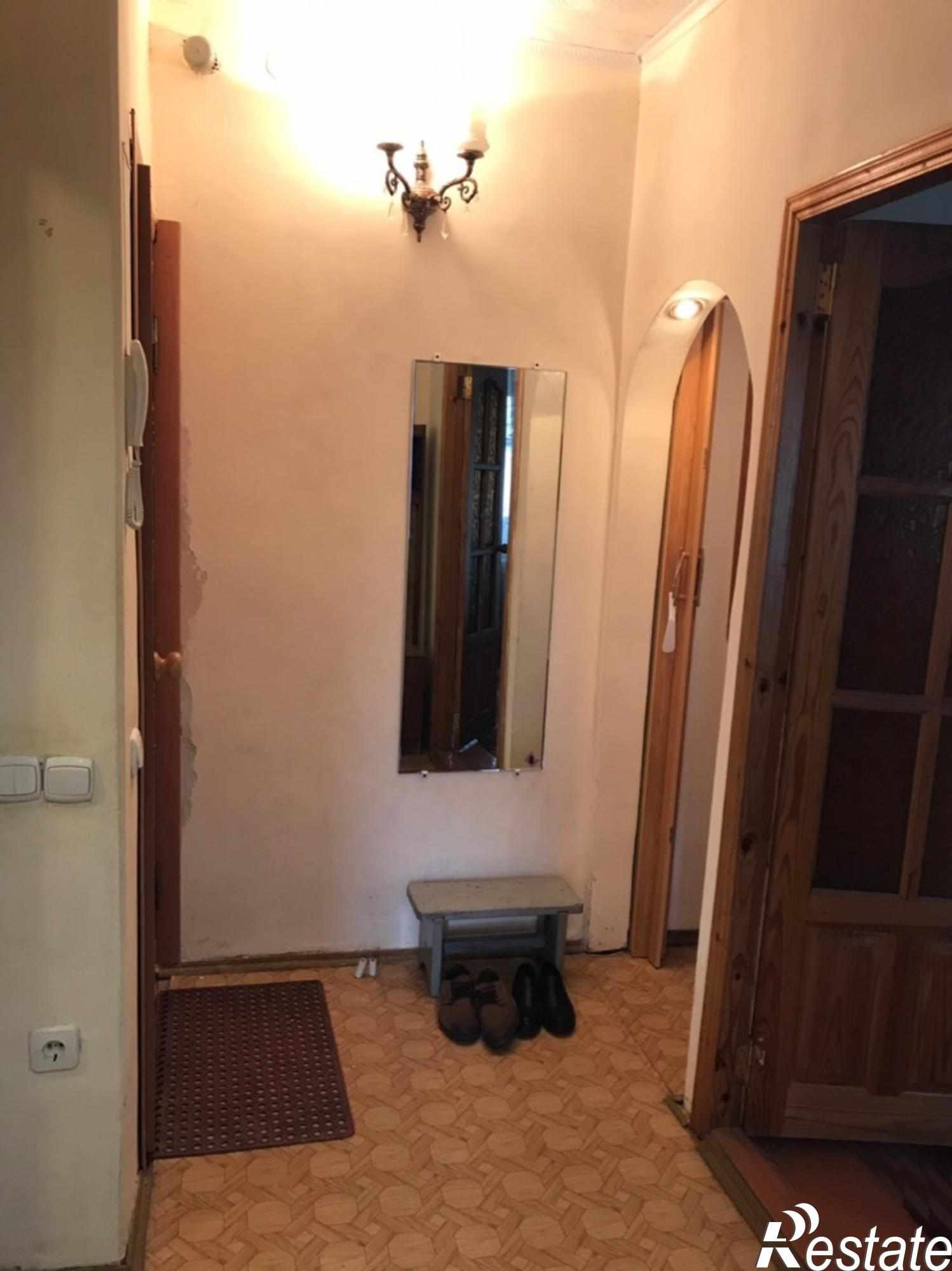 Сдать квартиру за 12 000 рублей на Крайнова ул, 16