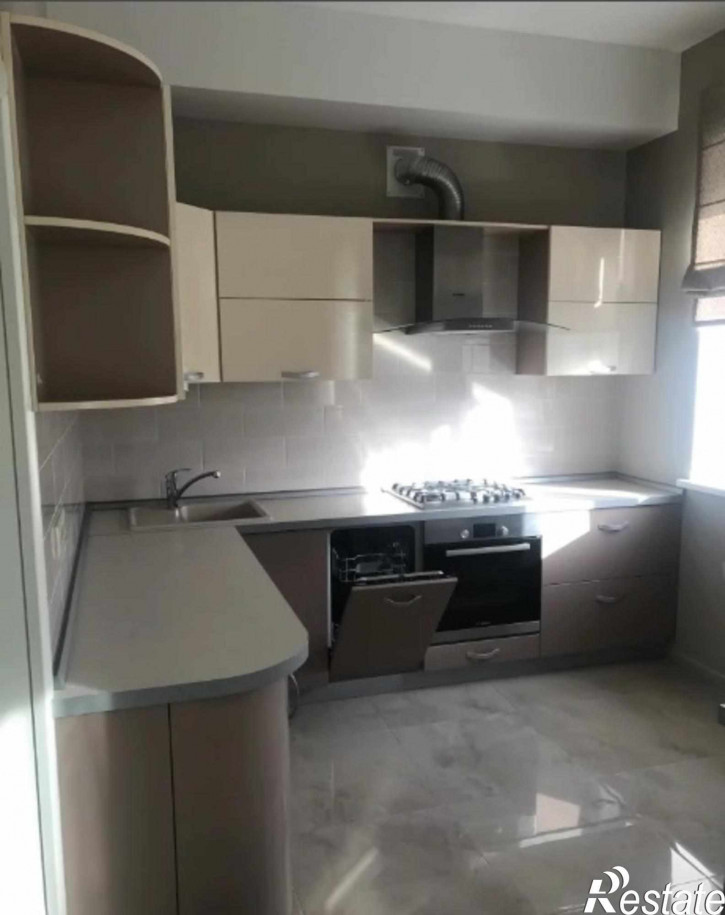 2-комн квартира Горького ул, 76