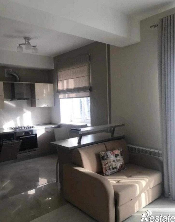 2-комн квартира Горького ул, 76