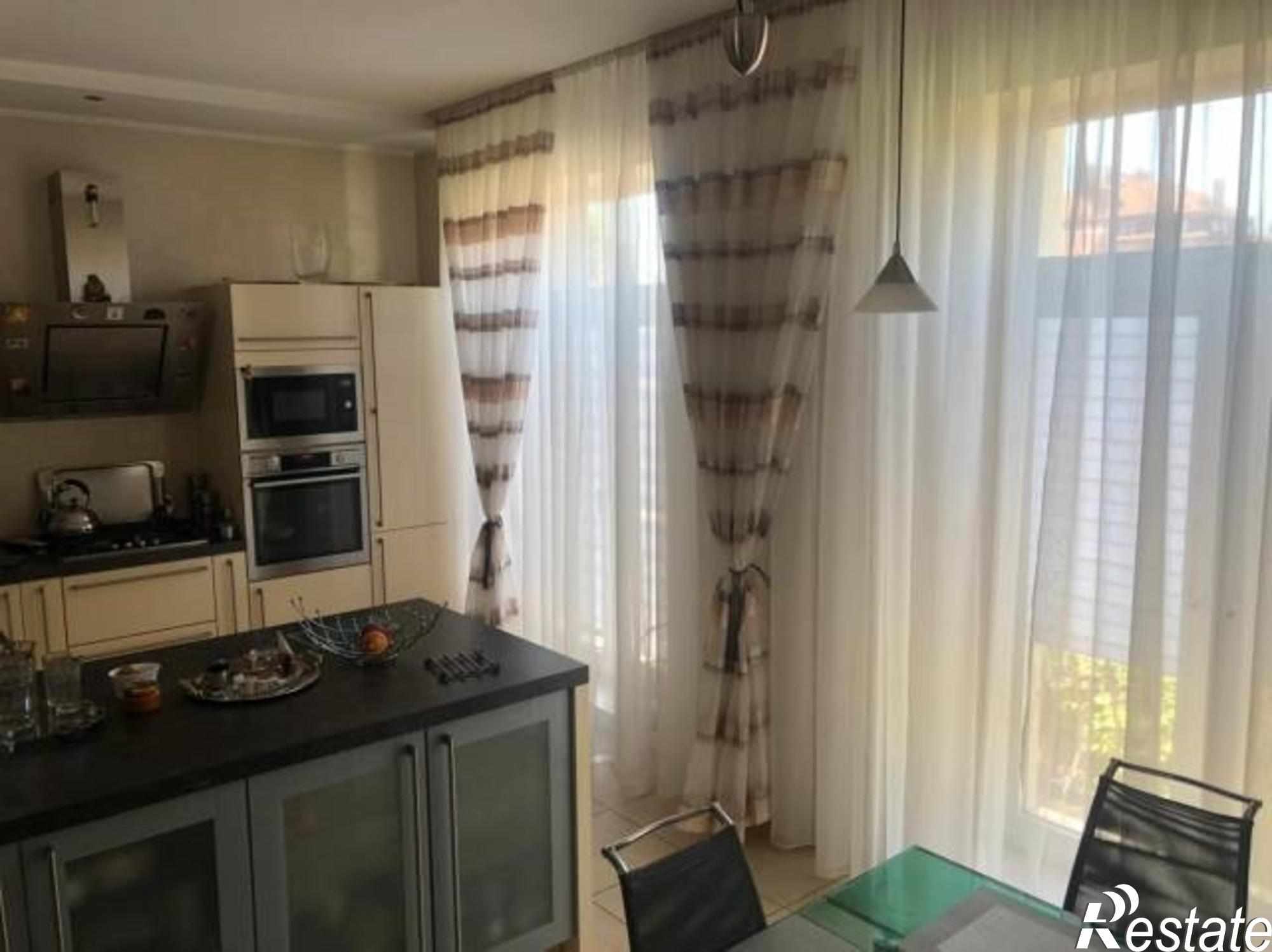 Купить дачу, дом, коттедж за 18 900 000 рублей на Чкалова ул