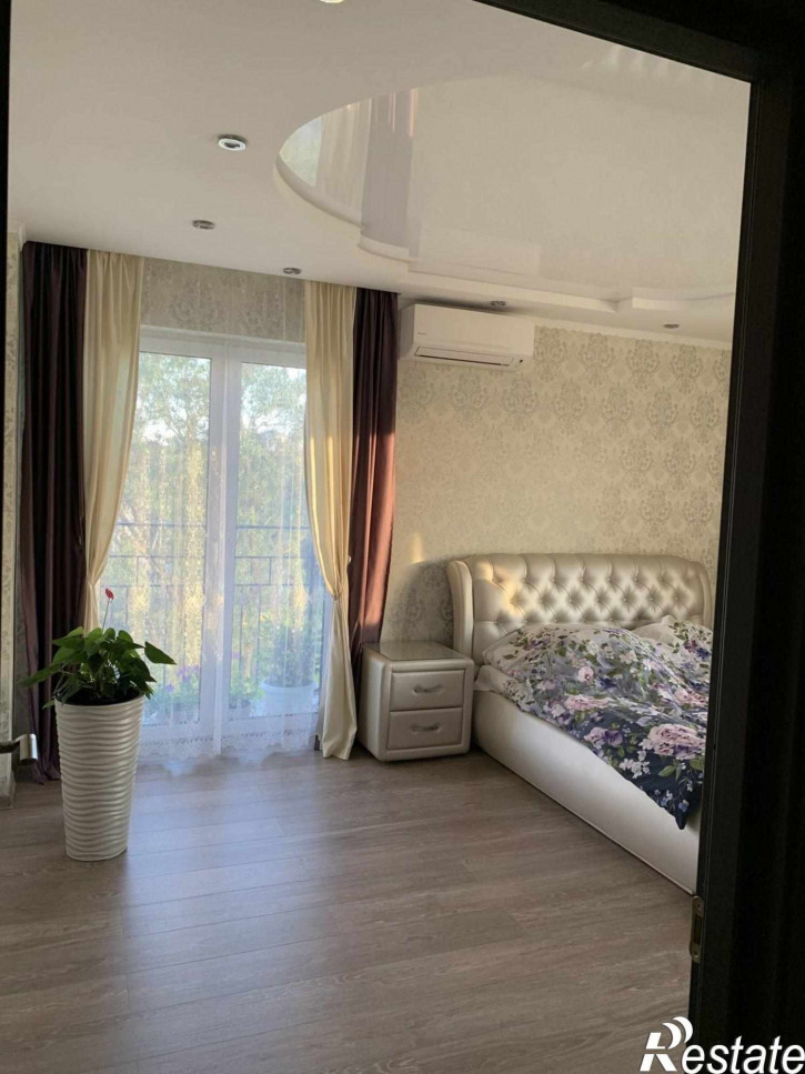 3-комн квартира Горького ул, 176г