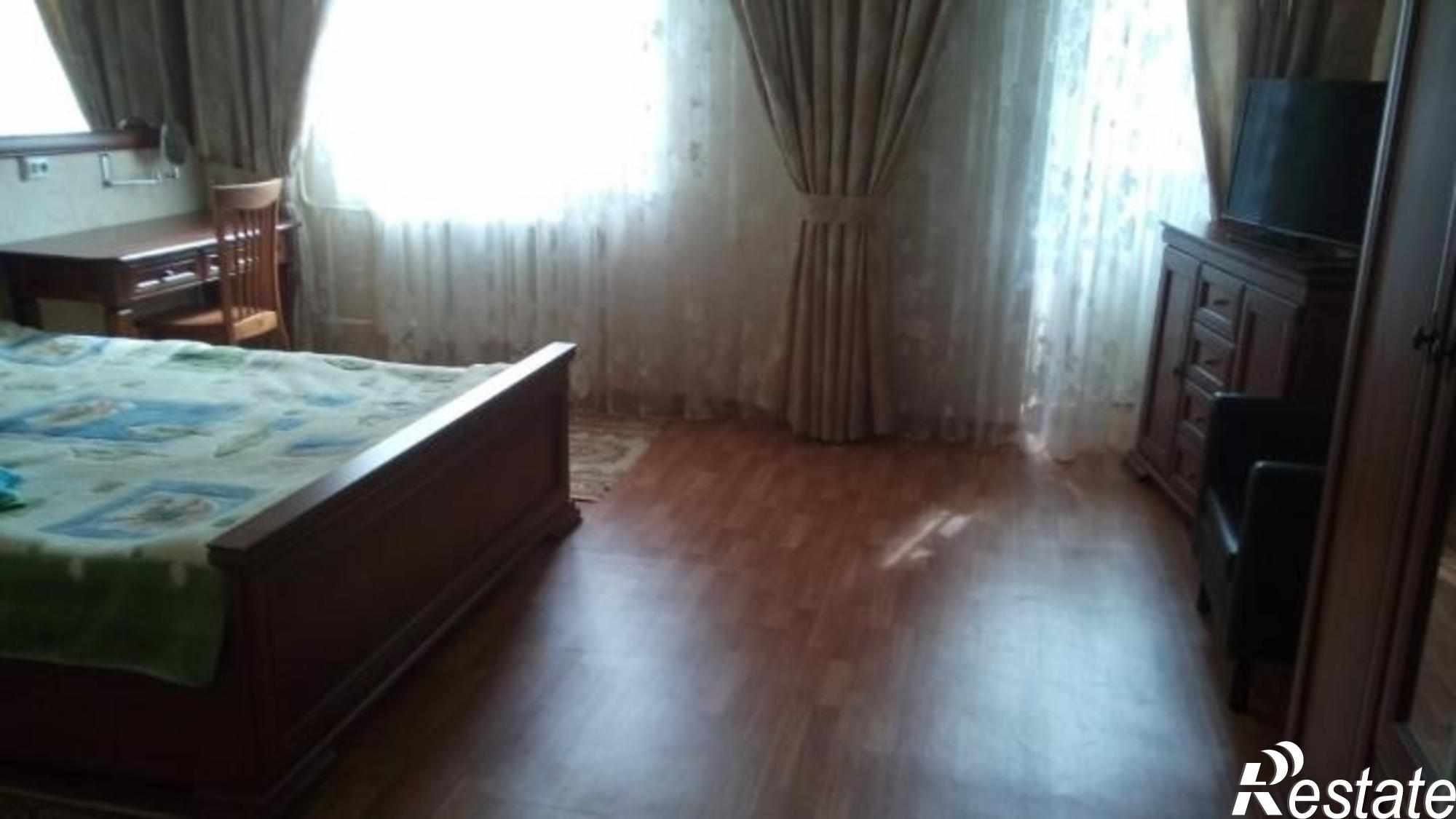 Сдать квартиру за 18 000 рублей на Крайнова ул, 4