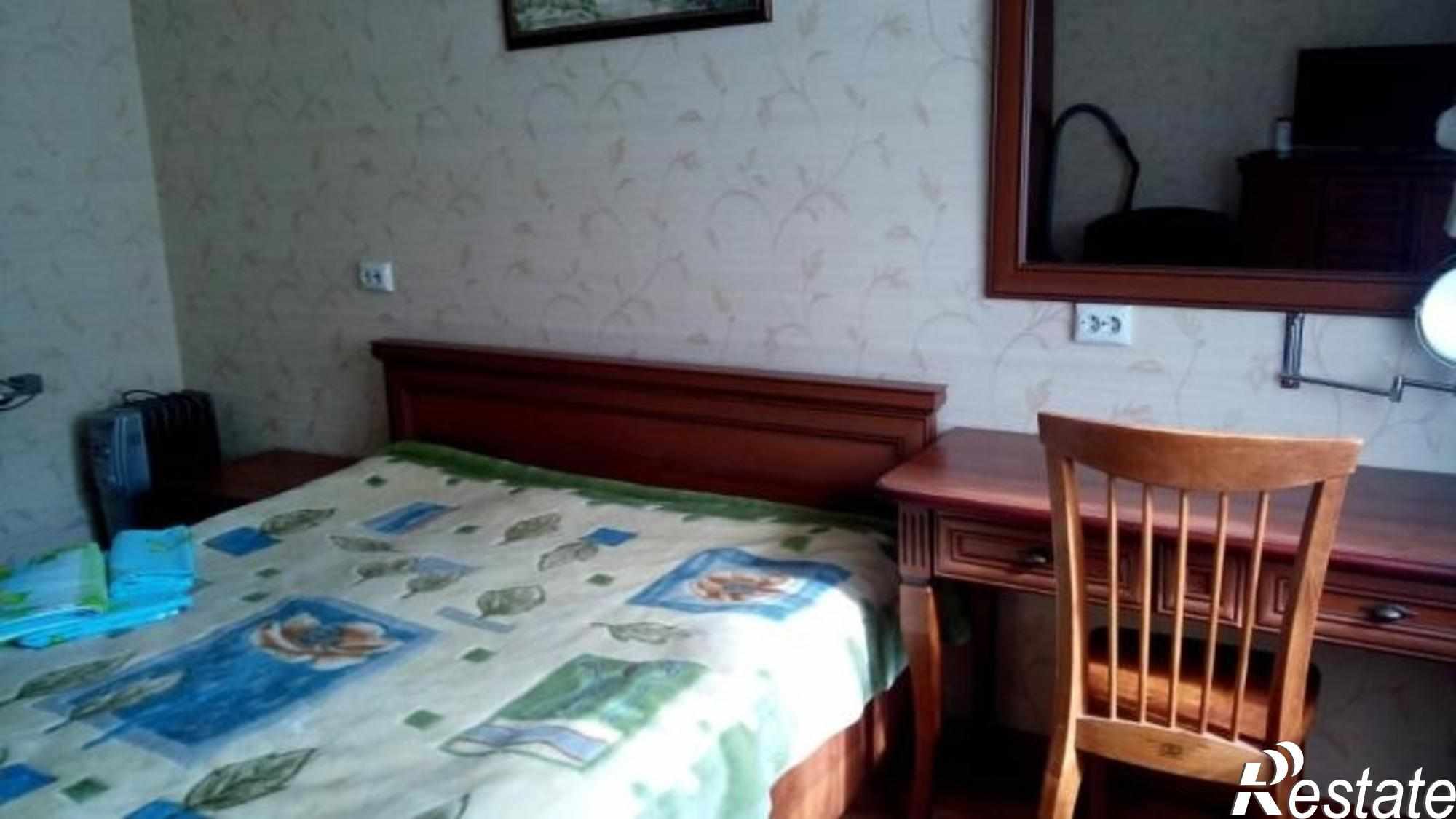 Сдать квартиру за 18 000 рублей на Крайнова ул, 4