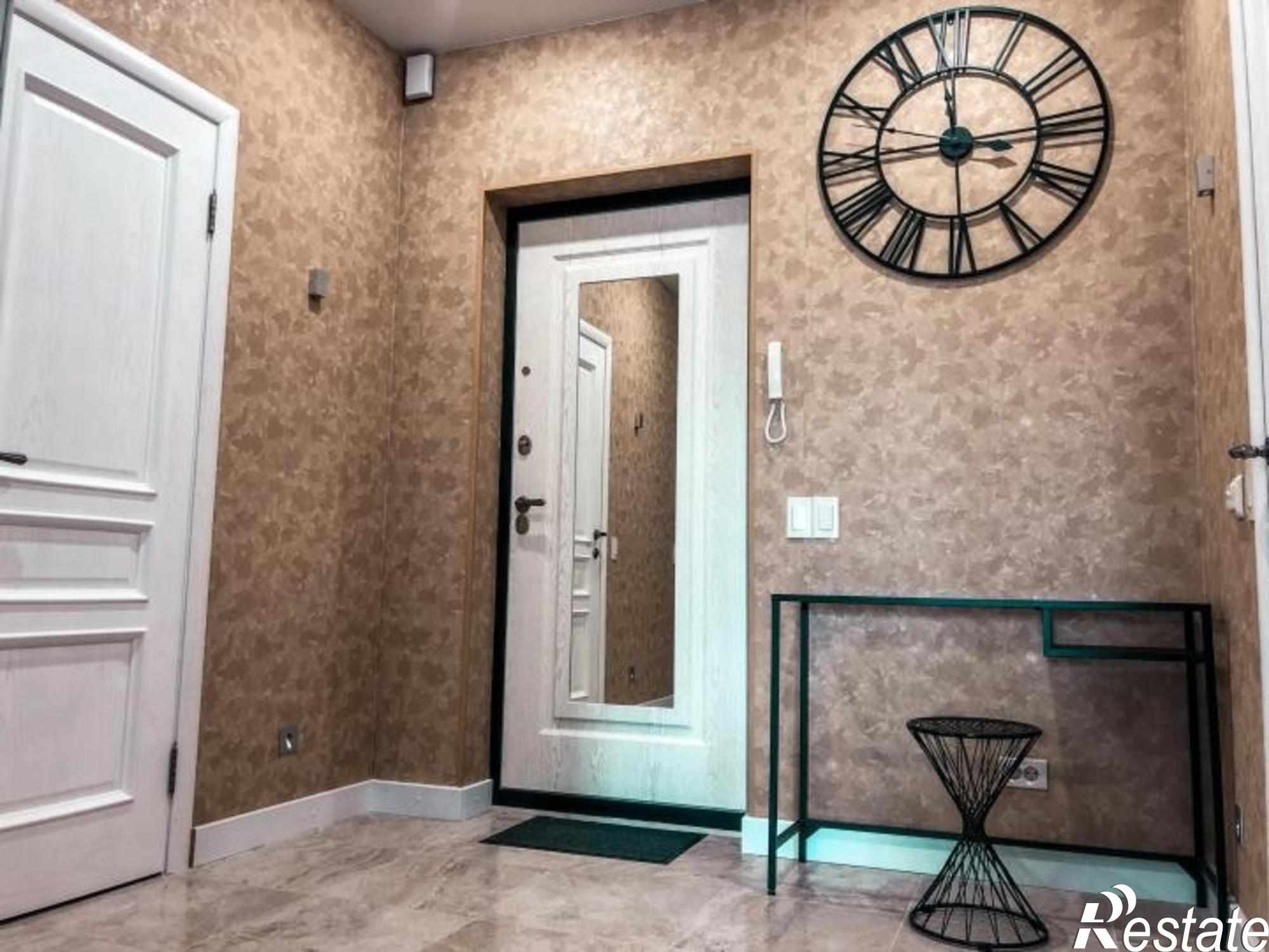 Сдать квартиру за 25 000 рублей на Крайнова ул, 5