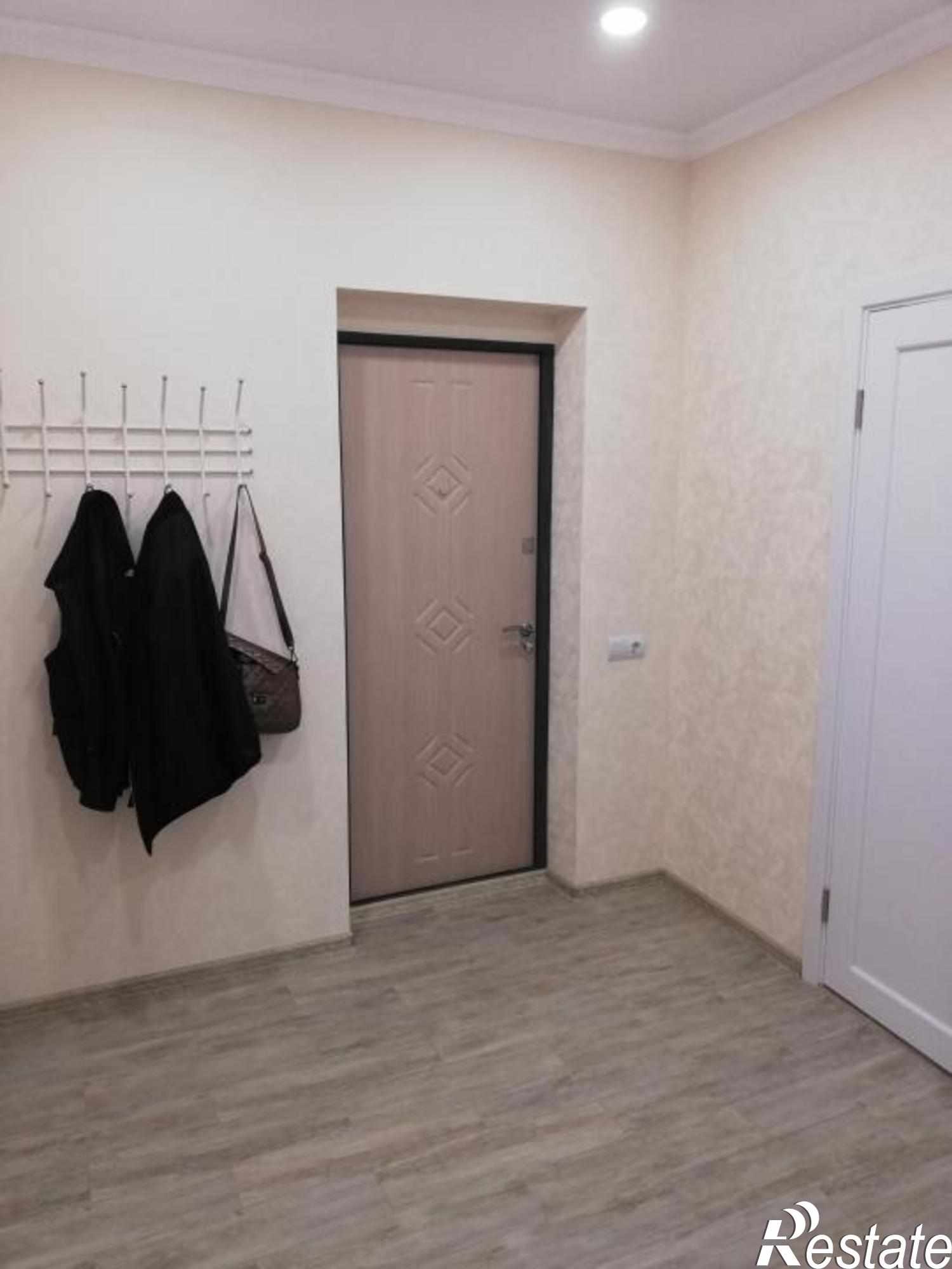 Сдать квартиру за 15 000 рублей на Крайнова ул, 5