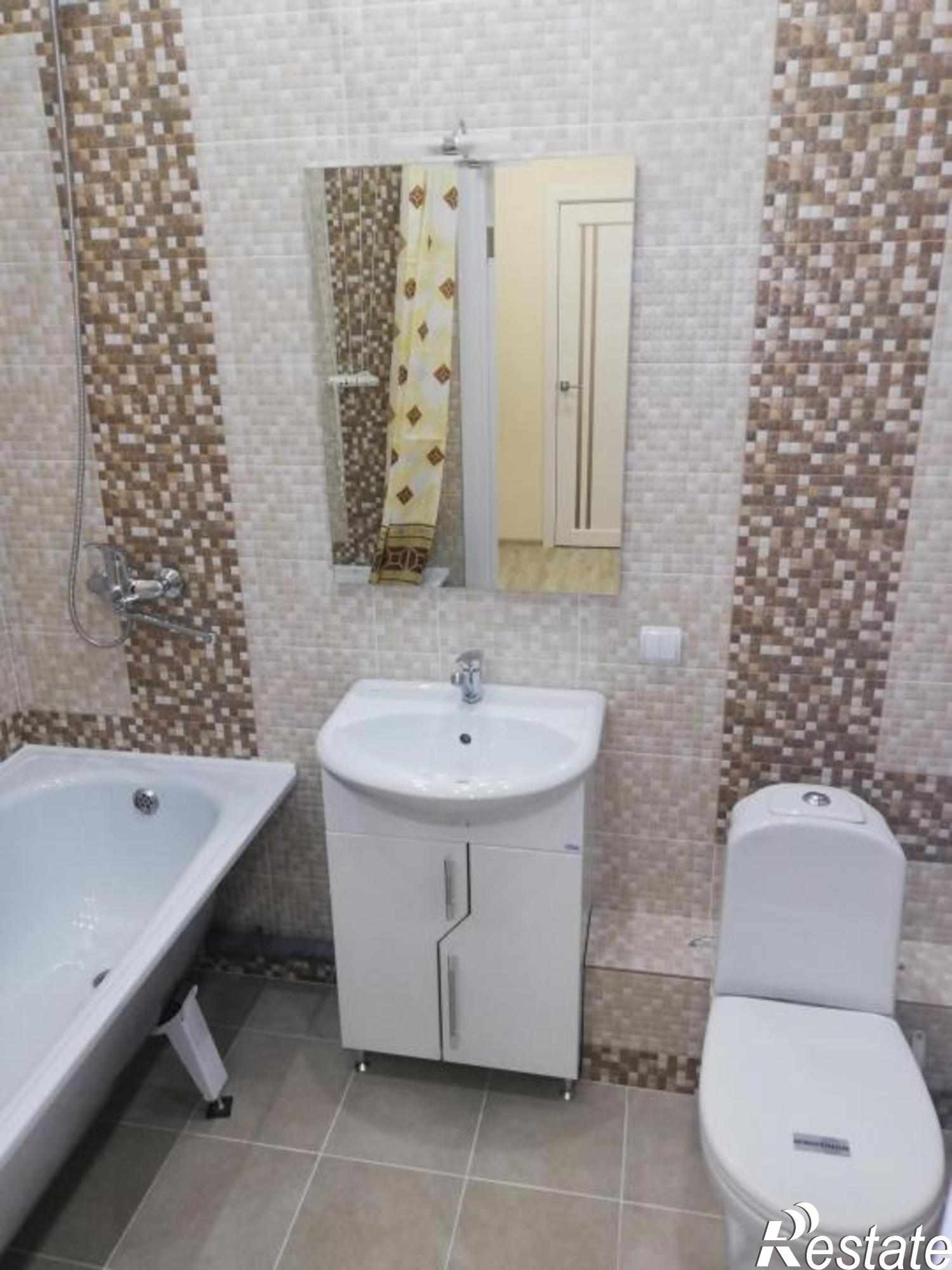 Сдать квартиру за 15 000 рублей на Крайнова ул, 5