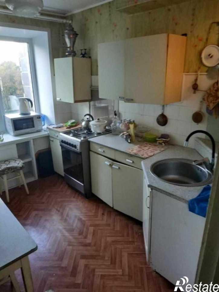 3-комн квартира Строителей пр-кт, 32
