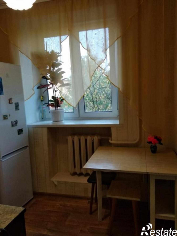 2-комн квартира Комиссарова ул, 15А