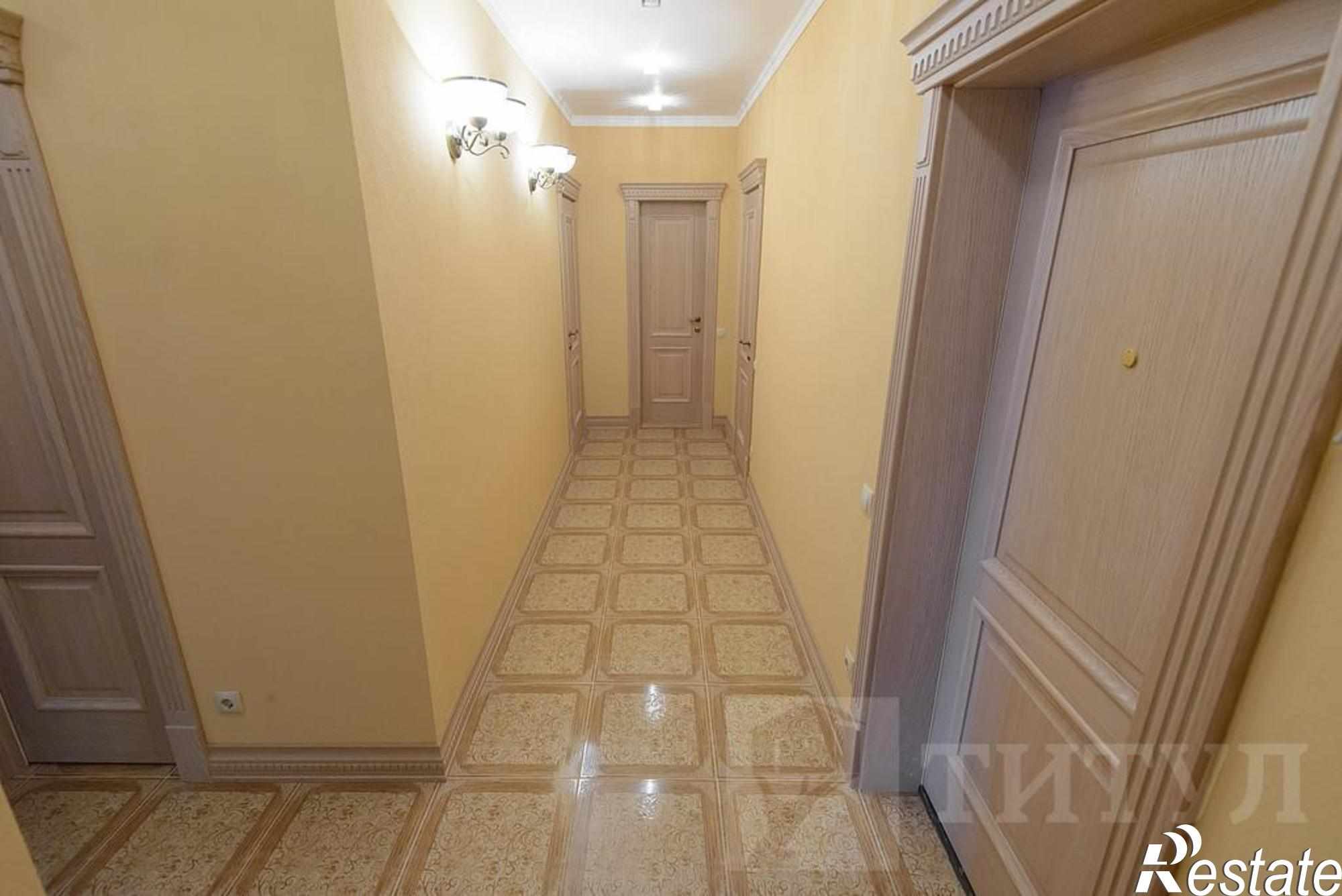 Купить квартиру за 10 000 000 рублей на Центр, Гвардейский
