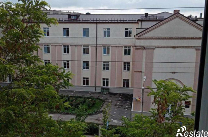 2-комн квартира улица Коммунаров, 33