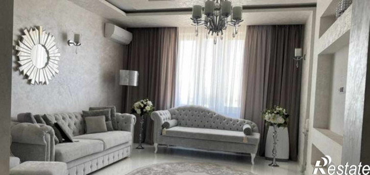 3-комн квартира улица Жданова, 11
