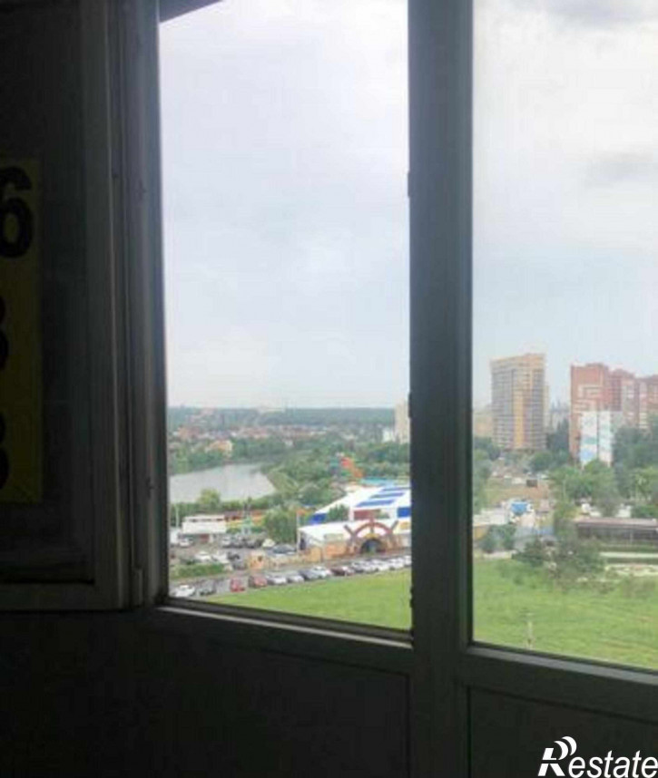 3-комн квартира бульвар Комарова, 42