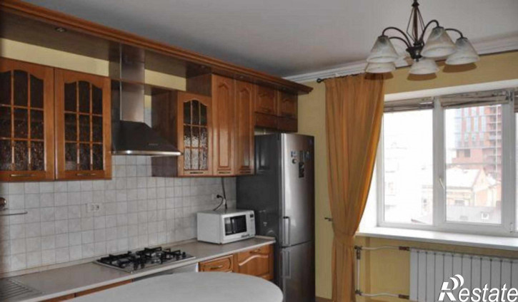 4-комн квартира улица Максима Горького, 102