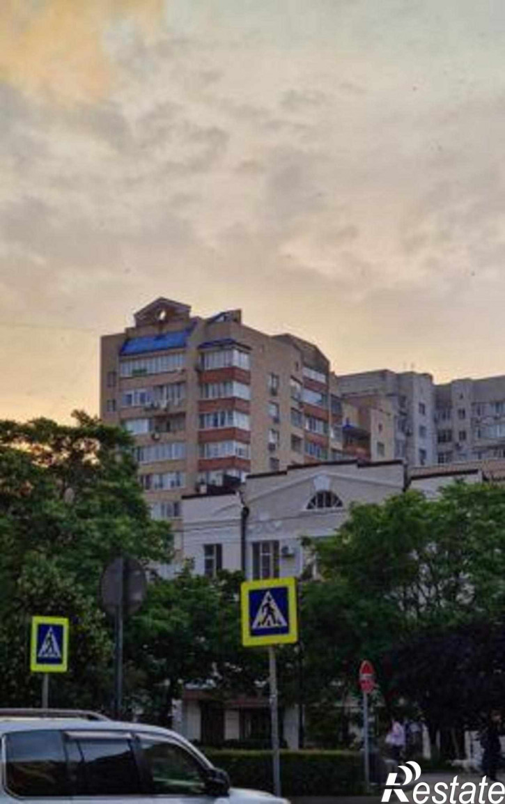 4-комн квартира улица Максима Горького, 102