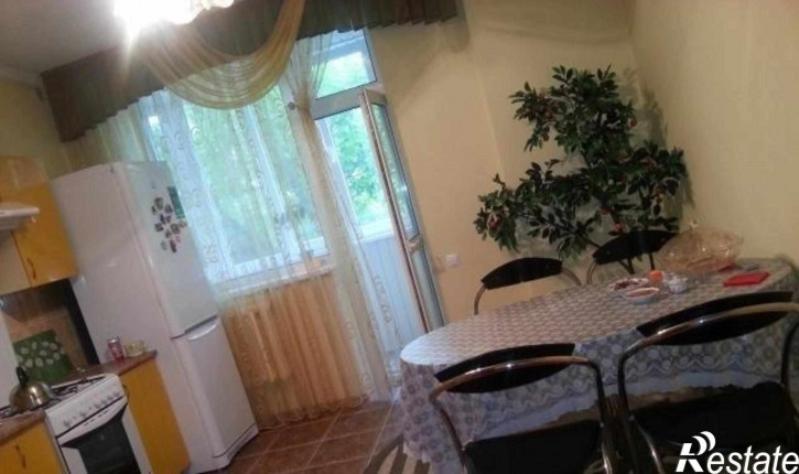 4-комн квартира улица Закруткина, 41-43