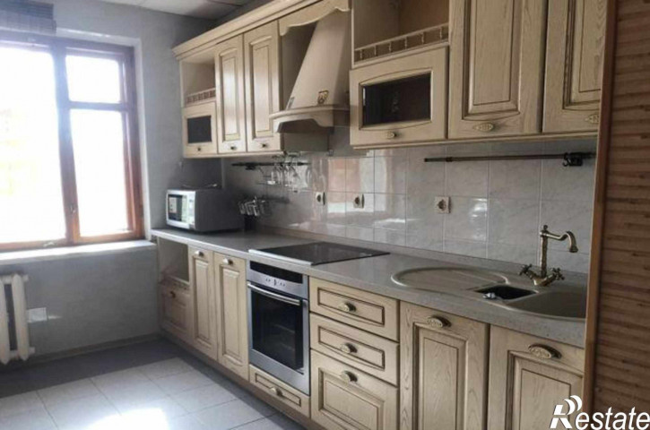 3-комн квартира улица Пацаева, 15