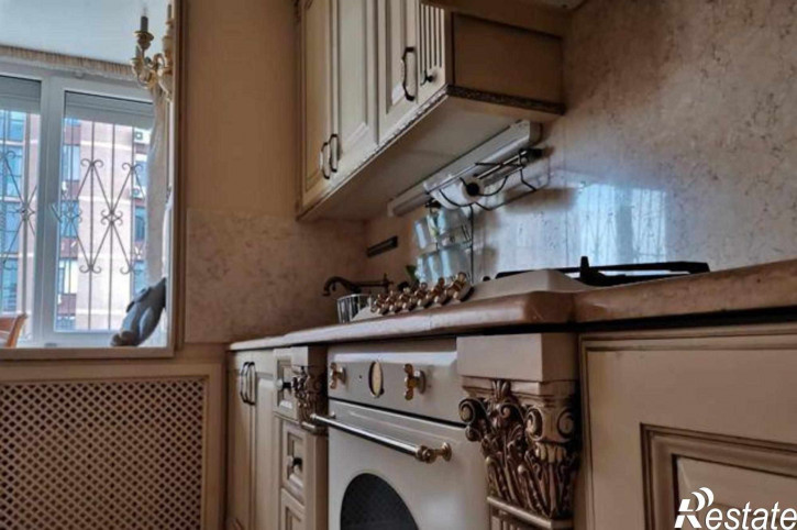 4-комн квартира Кировский проспект, 44