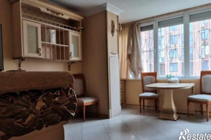 4-комн квартира Кировский проспект, 44