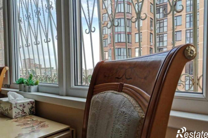 4-комн квартира Кировский проспект, 44