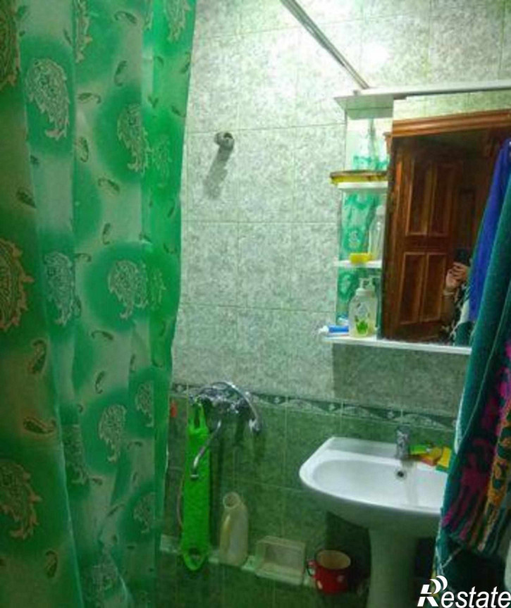 4-комн квартира улица Оганова, 17