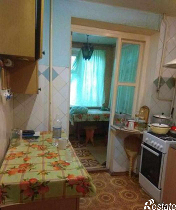 4-комн квартира улица Оганова, 17