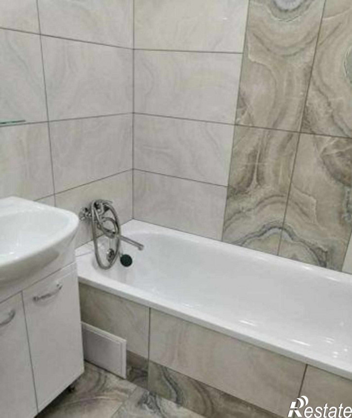 2-комн квартира проспект Космонавтов, 27