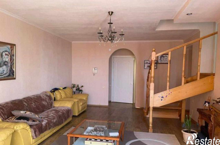 3-комн квартира улица Обороны, 43