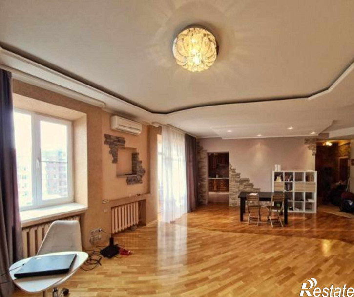 3-комн квартира улица Добровольского, 1/3