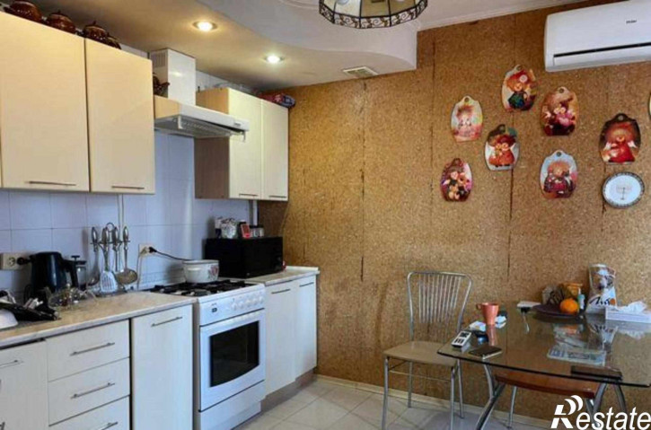 3-комн квартира улица Обороны, 43