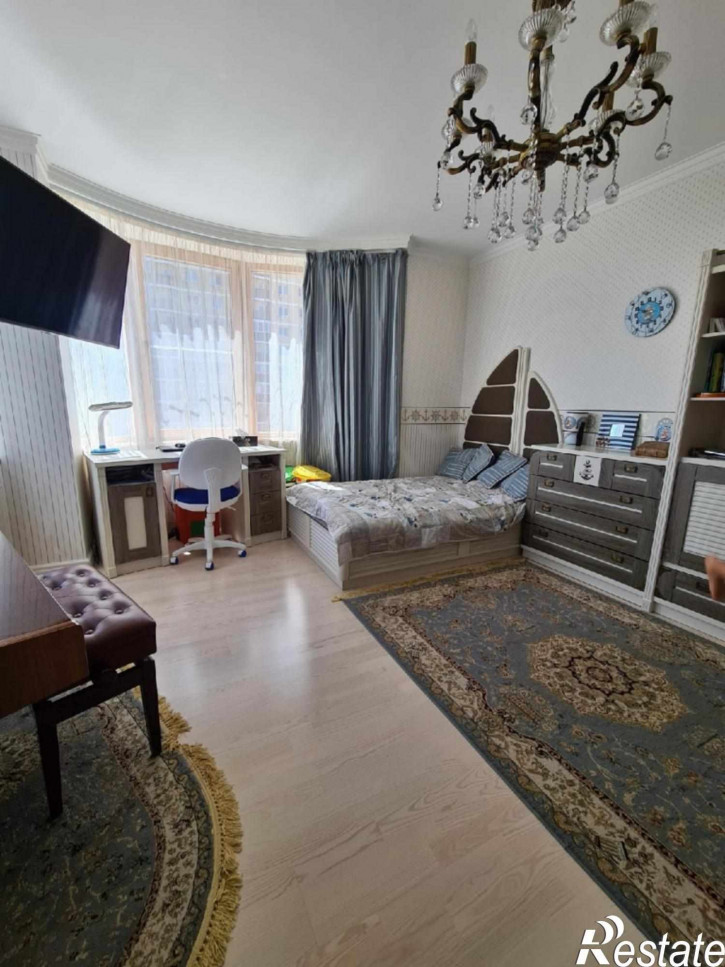 2-комн квартира Половинко ул, 280