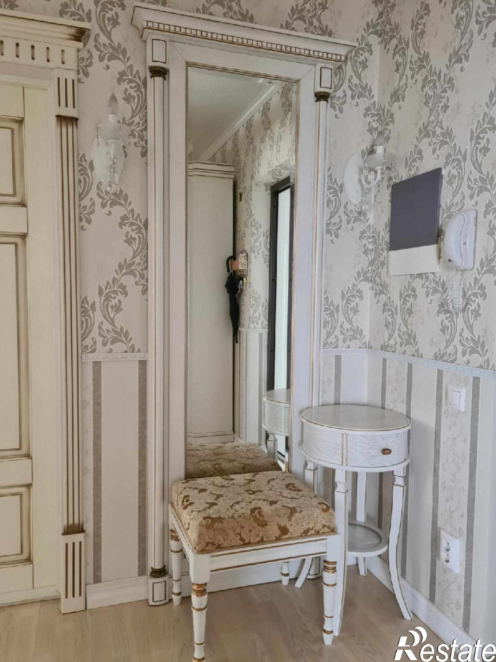 2-комн квартира Половинко ул, 280