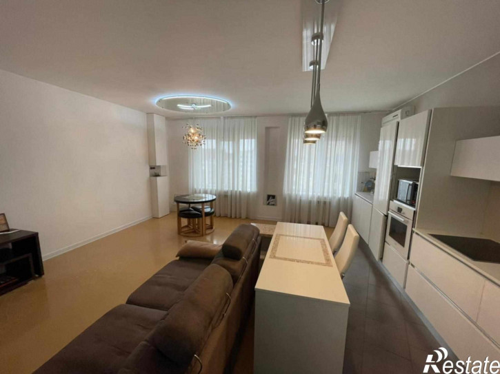 2-комн квартира Российская ул, 25