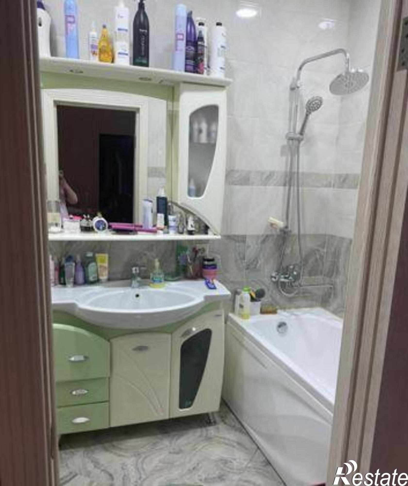 Купить квартиру за 4 890 000 рублей на улица Молокова, 17