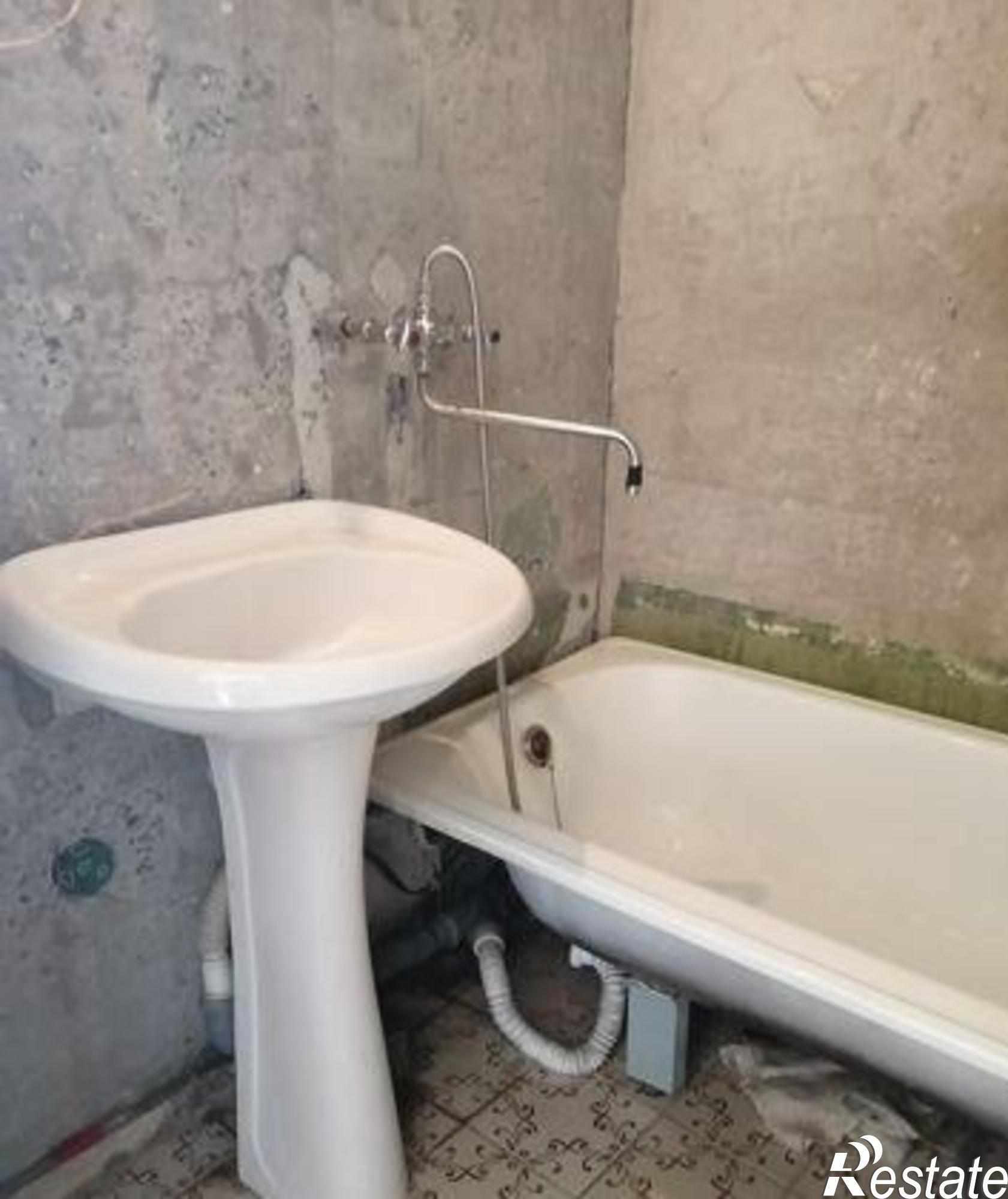 Купить квартиру за 2 330 000 рублей на Вятская улица, 49