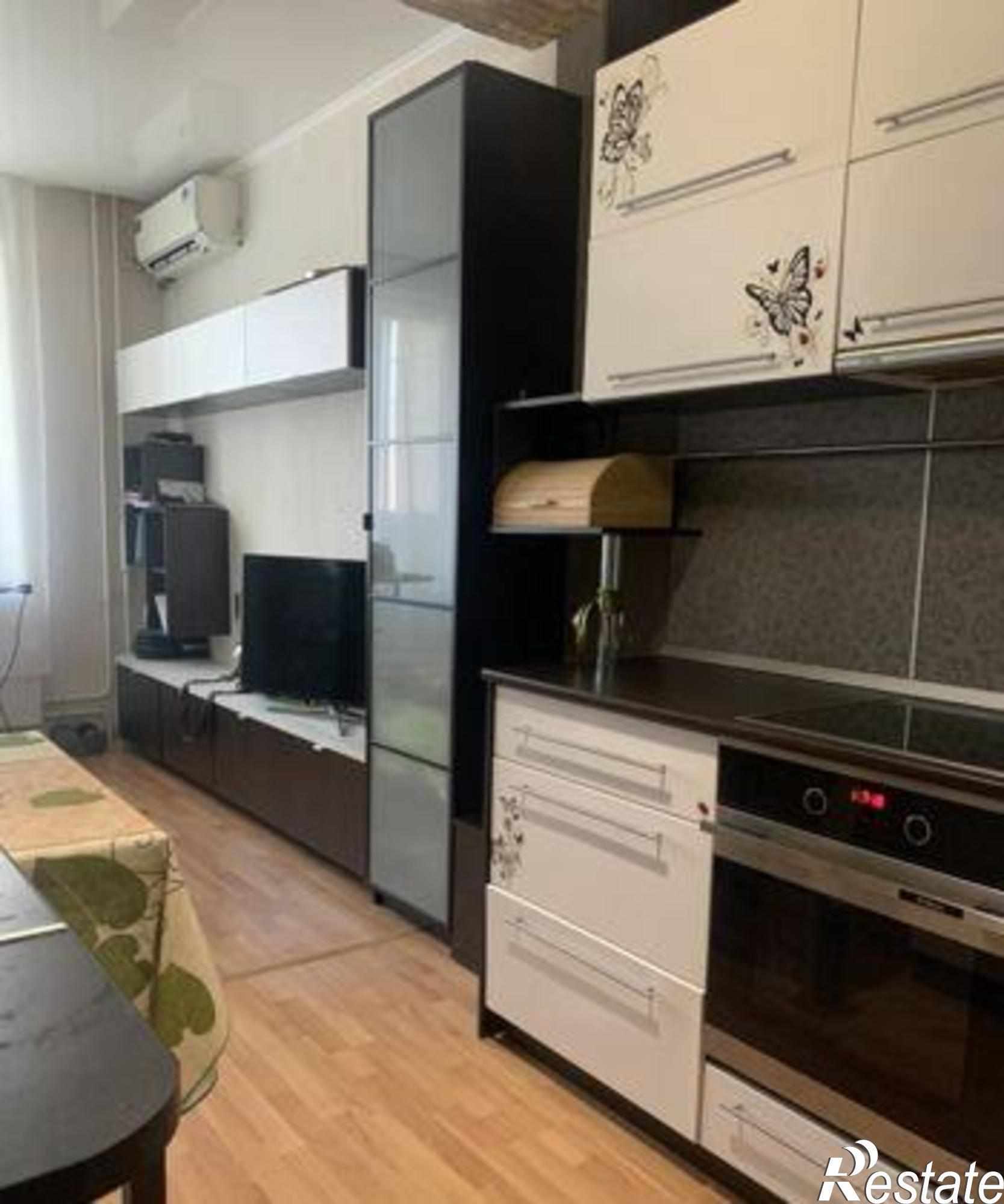 Купить квартиру за 2 430 000 рублей на улица Жданова, 1/5