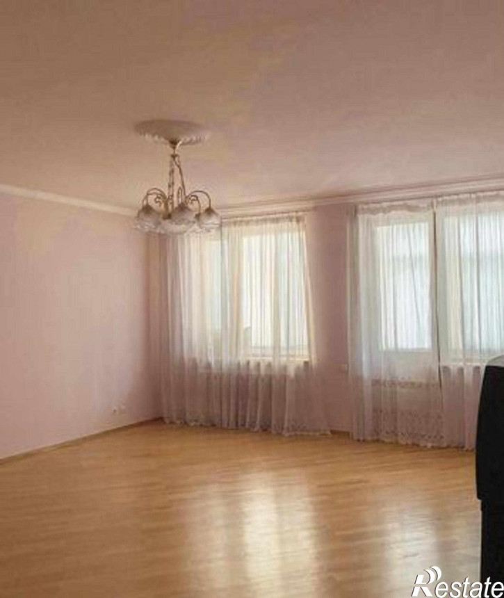 3-комн квартира проспект Космонавтов, 27/6