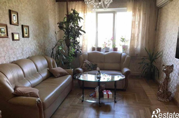 4-комн квартира проспект Королёва, 25А
