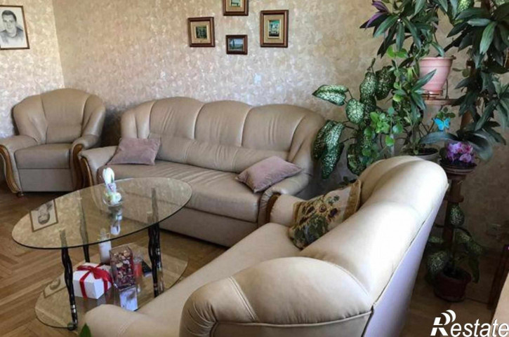 4-комн квартира проспект Королёва, 25А