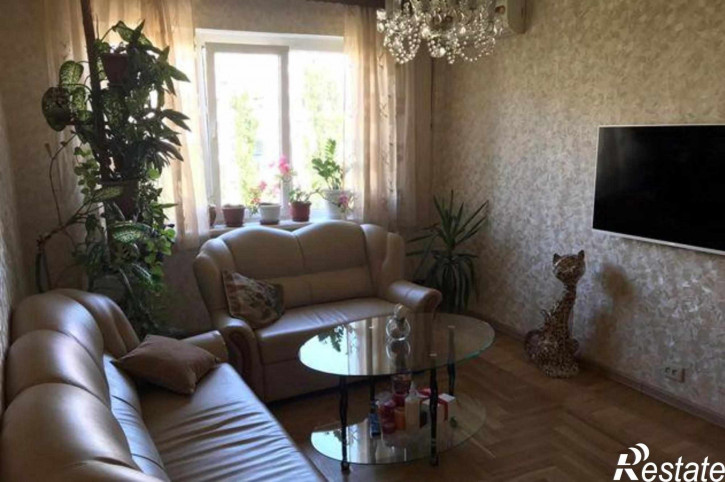 4-комн квартира проспект Королёва, 25А
