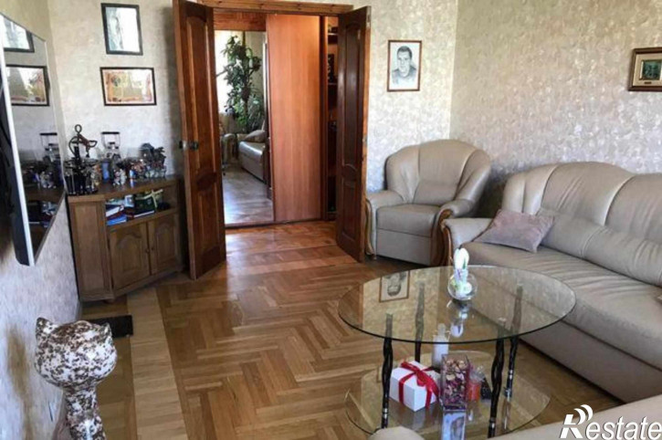 4-комн квартира проспект Королёва, 25А