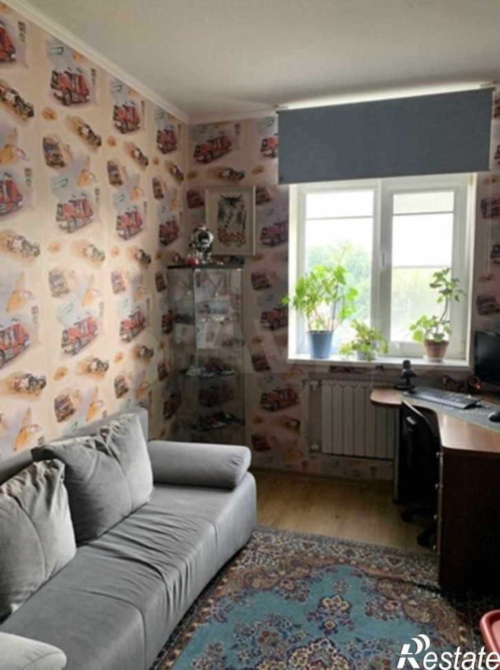 4-комн квартира Комарова улица, 101